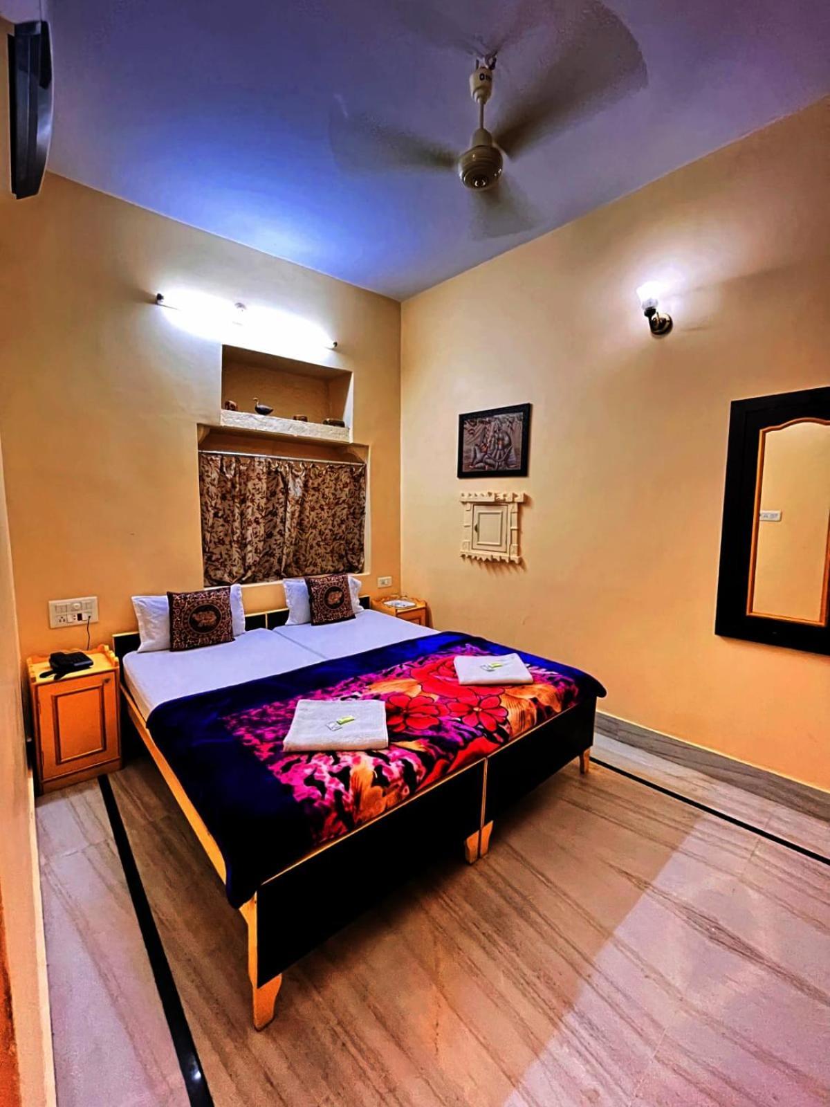 Hotel Himmat Niwas Jaisalmer Zewnętrze zdjęcie